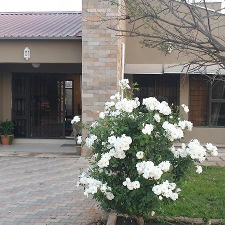 Villa Lombe, Off Great East Road, Silverest Silver Rest Екстер'єр фото